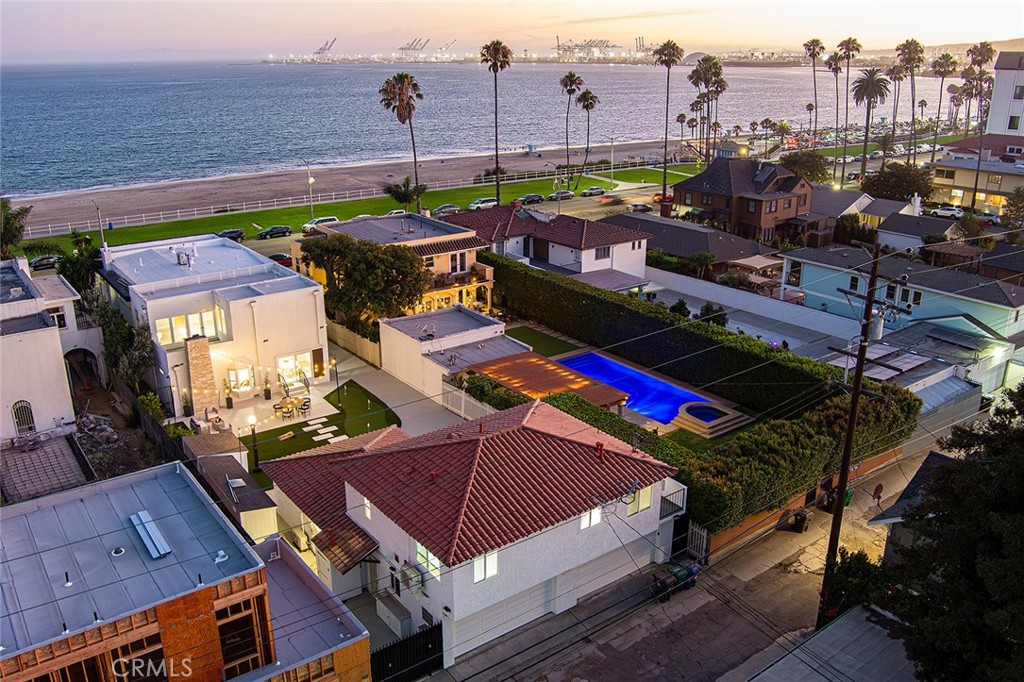 2747 E Ocean Boulevard Property Photo