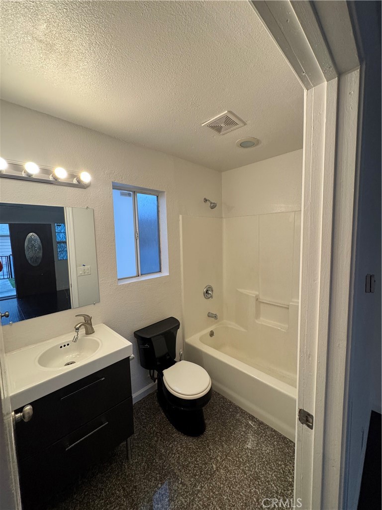 6228 Lemon Ave Property Photo 5