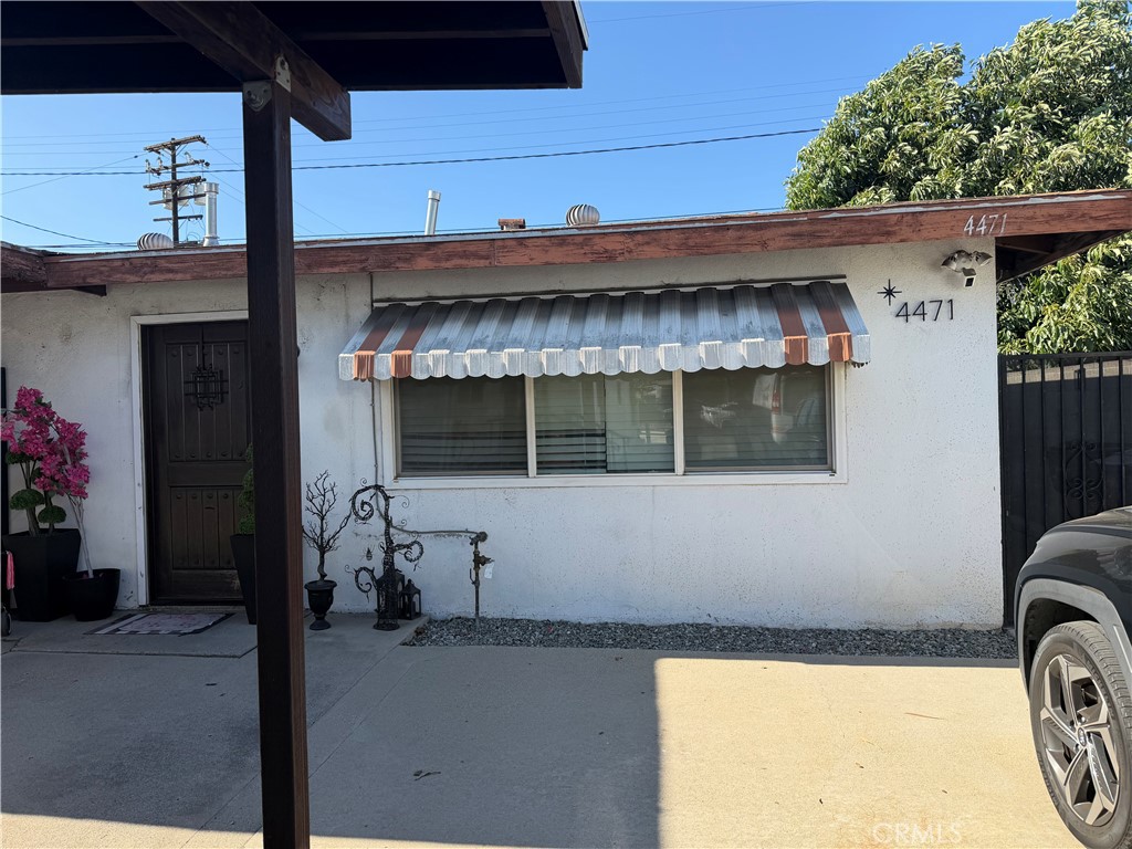 4471 Tuttle Property Photo 3