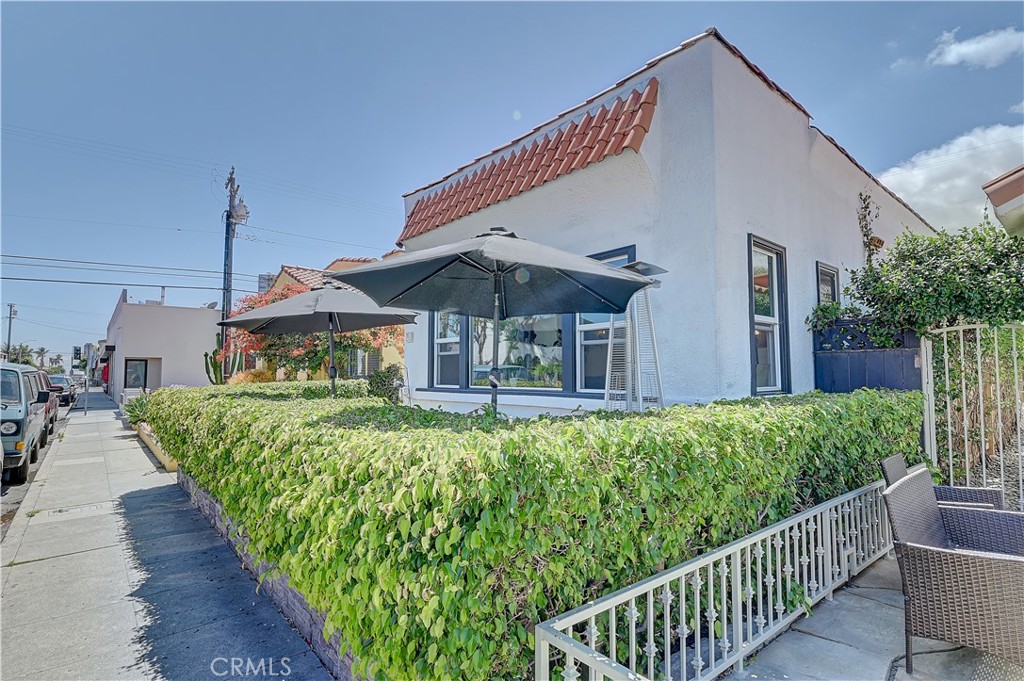 209 La Verne Property Photo 2