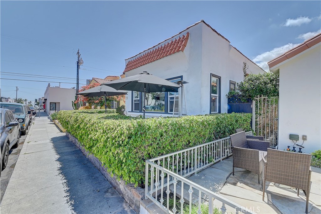 209 La Verne Property Photo 3