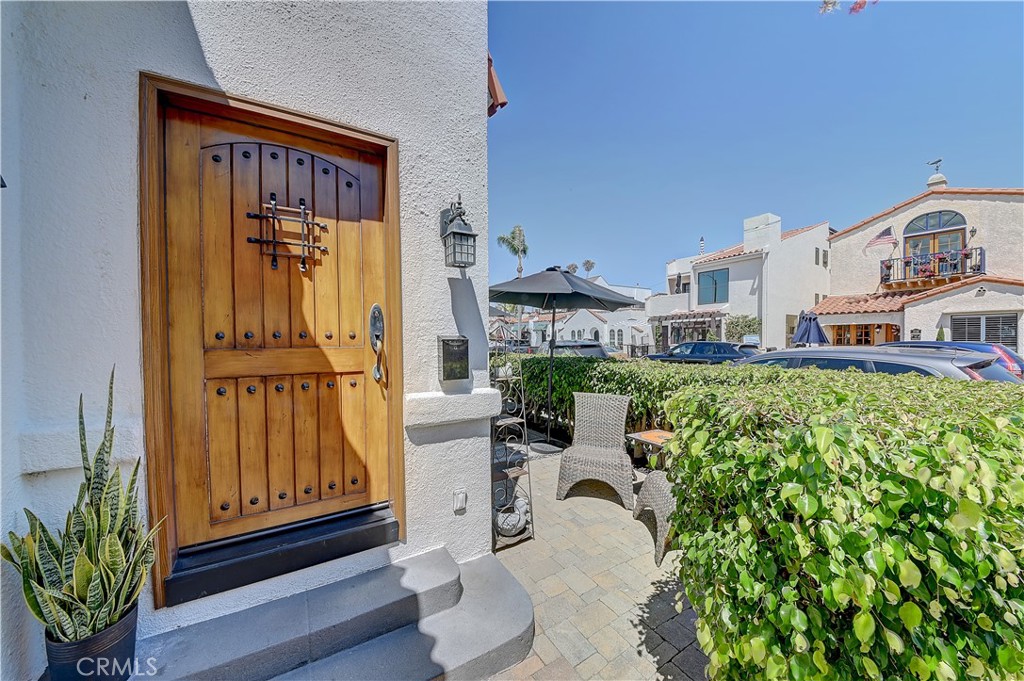 209 La Verne Property Photo 5