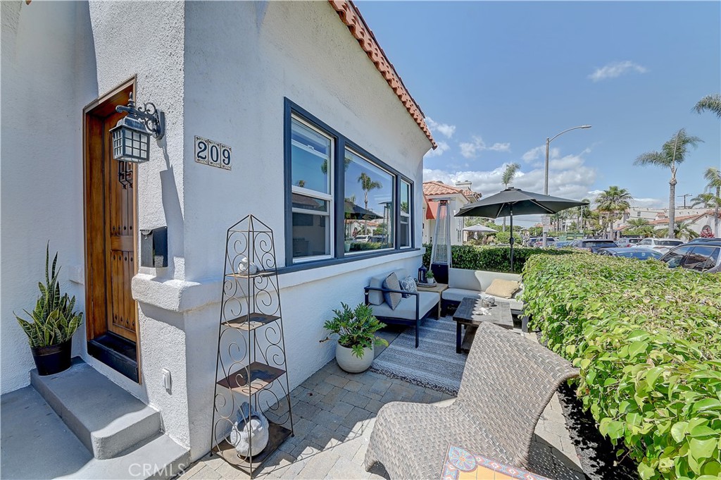 209 La Verne Property Photo 6