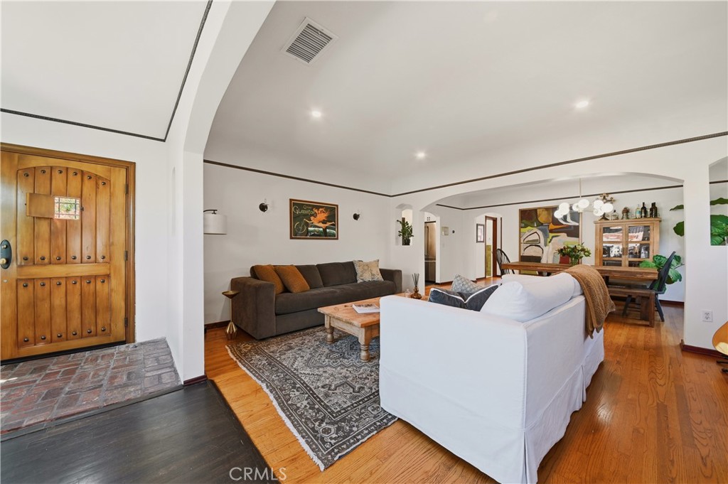 209 La Verne Property Photo 8