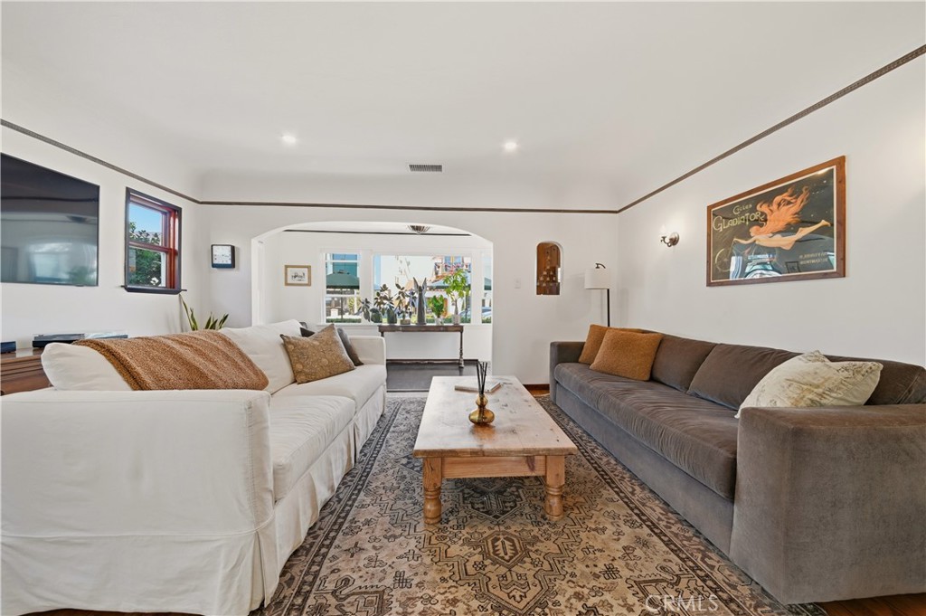 209 La Verne Property Photo 14