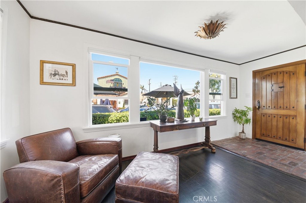 209 La Verne Property Photo 25