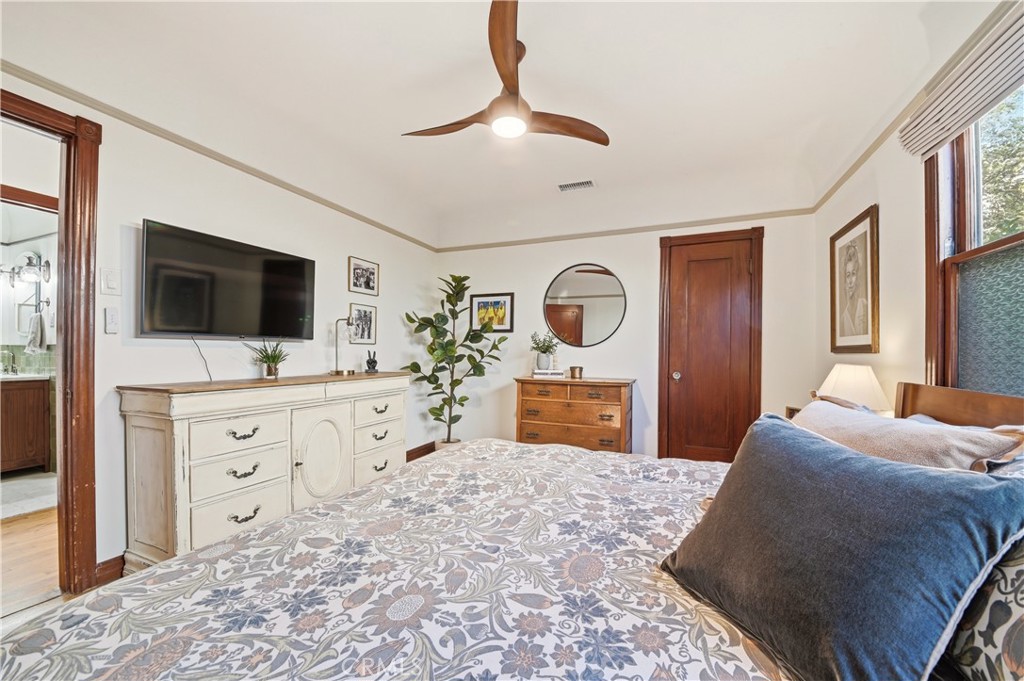 209 La Verne Property Photo 34