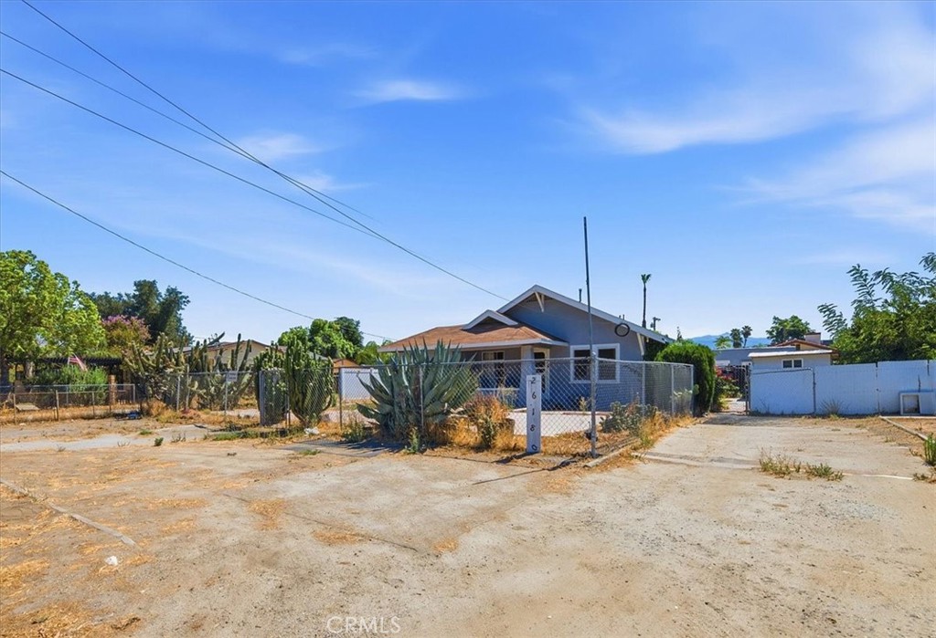 26180 Yale Property Photo 1