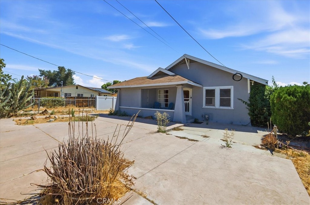 26180 Yale Property Photo 3