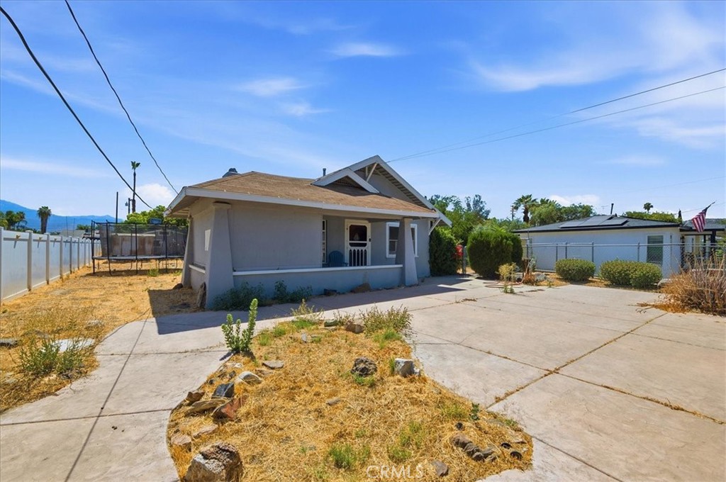 26180 Yale Property Photo 4