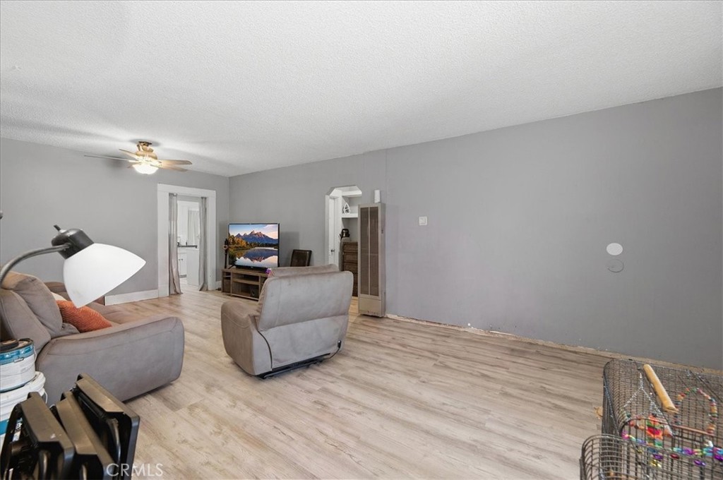 26180 Yale Property Photo 7