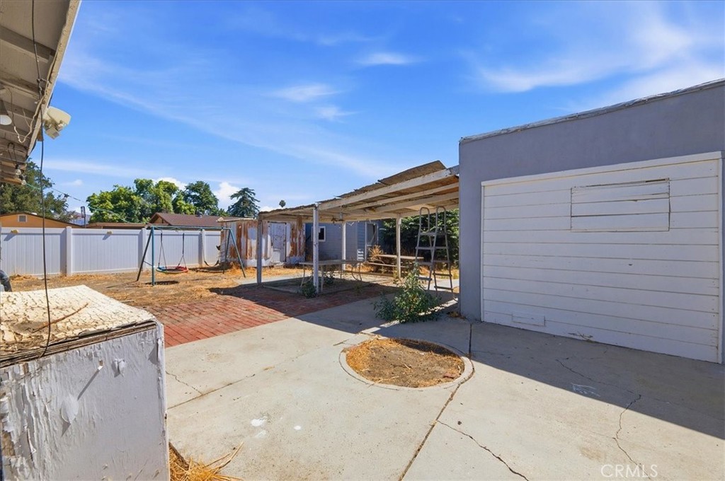 26180 Yale Property Photo 26