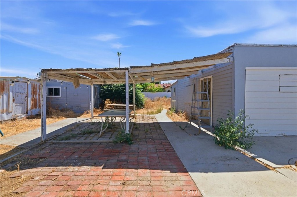 26180 Yale Property Photo 27
