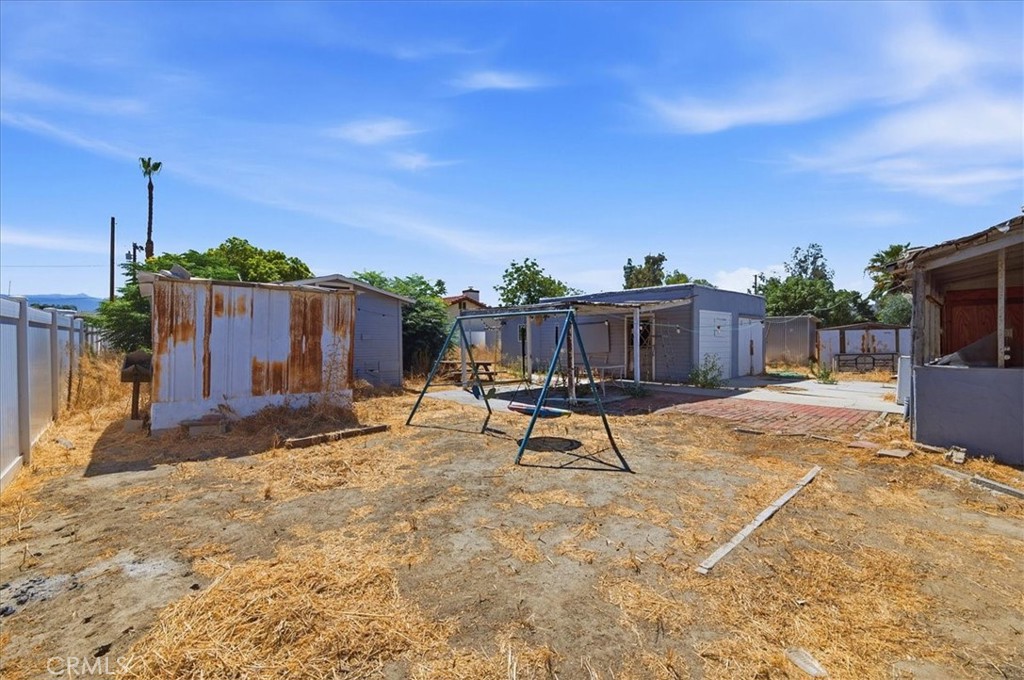 26180 Yale Property Photo 28