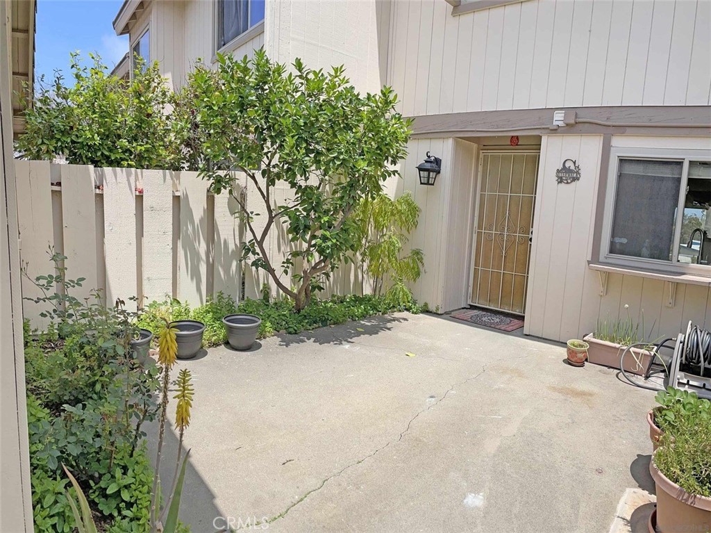 11124 Poblado Property Photo 2