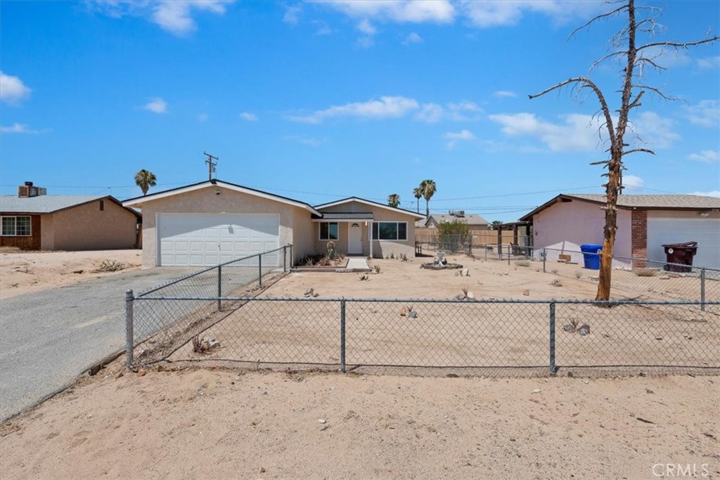 5566 Daisy Property Photo 2