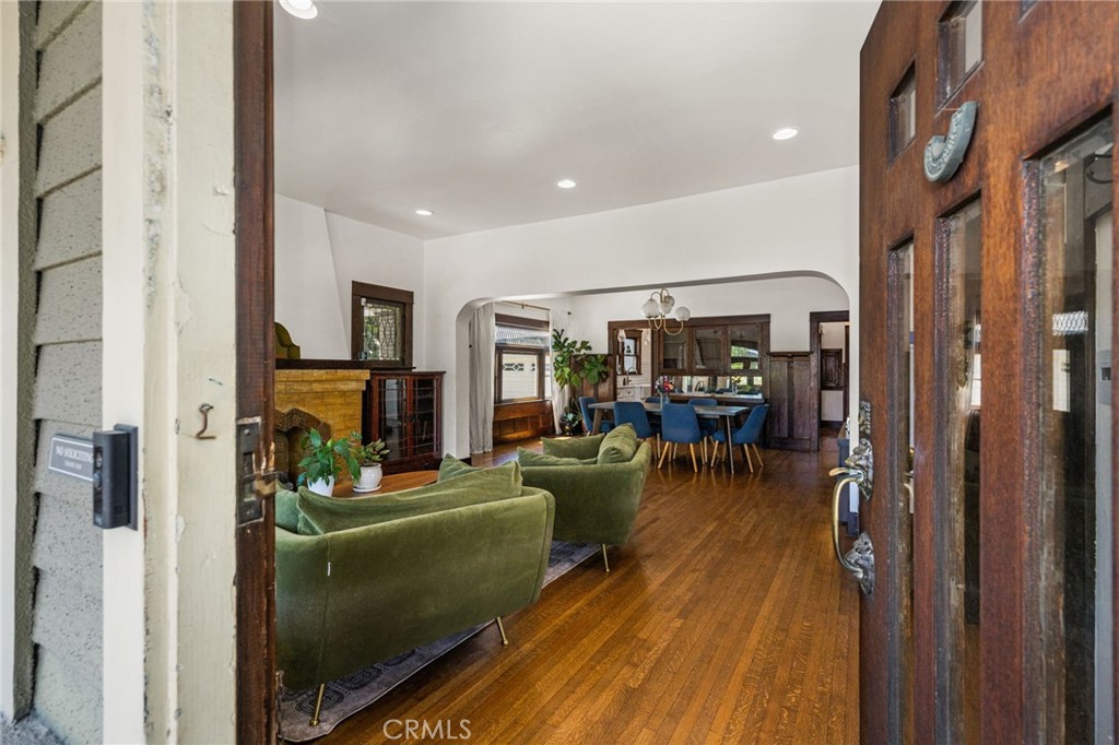 323 E Bixby Property Photo 7