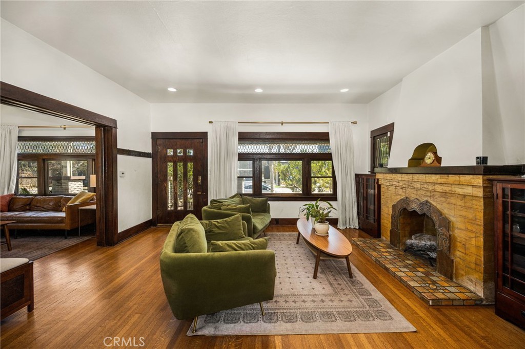 323 E Bixby Property Photo 13