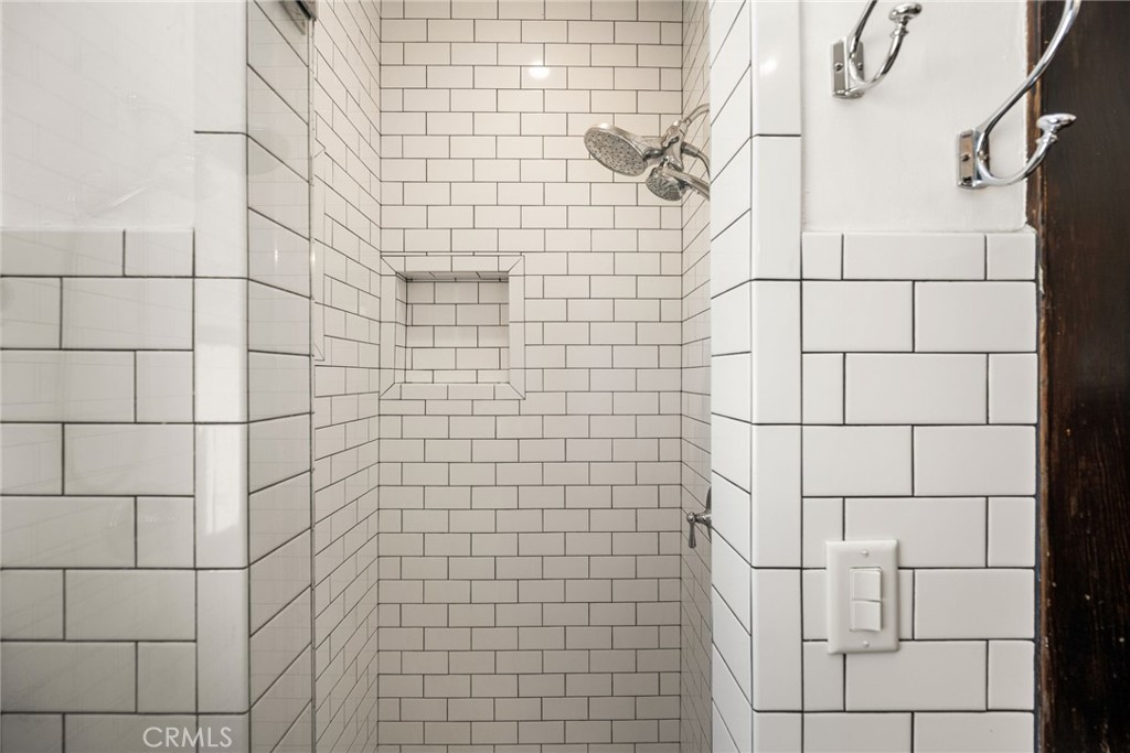 323 E Bixby Property Photo 40