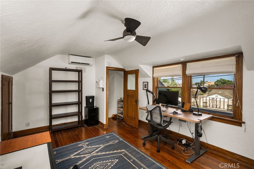 323 E Bixby Property Photo 45