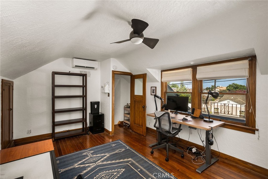323 E Bixby Property Photo 45
