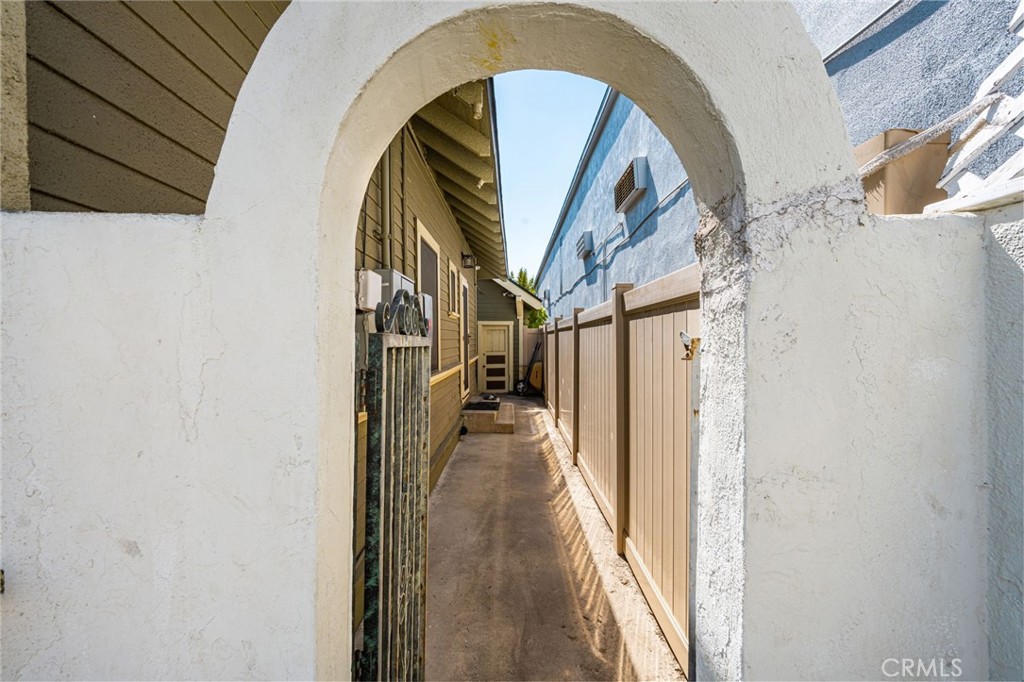 323 E Bixby Property Photo 50