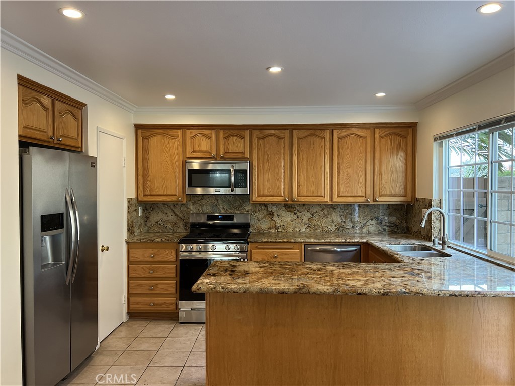 19104 Stefani Property Photo 4