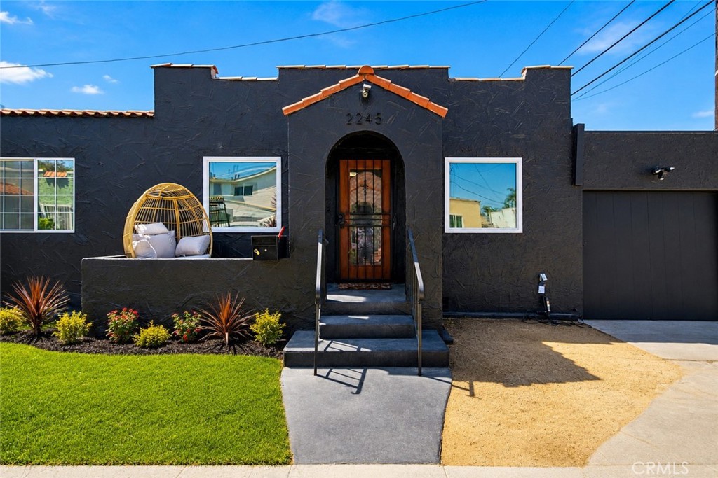 2245 Pine Avenue Property Photo 1