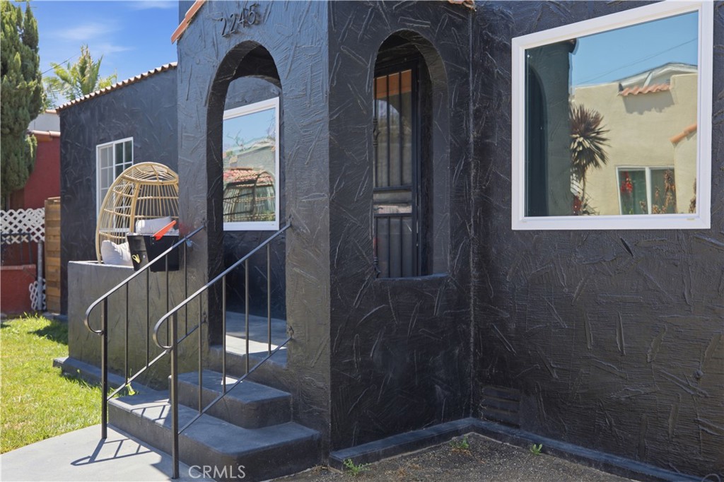 2245 Pine Avenue Property Photo 2