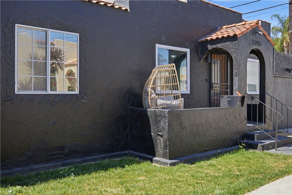 2245 Pine Avenue Property Photo 3