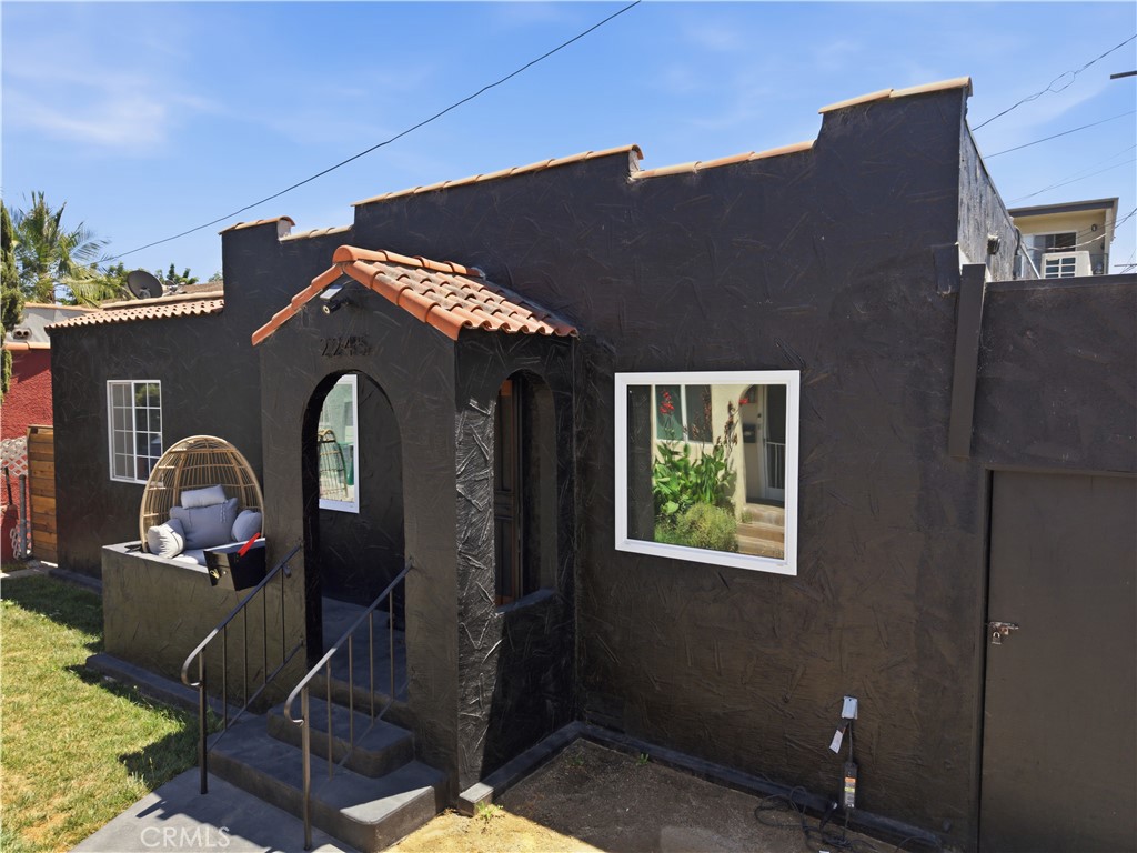2245 Pine Avenue Property Photo 4