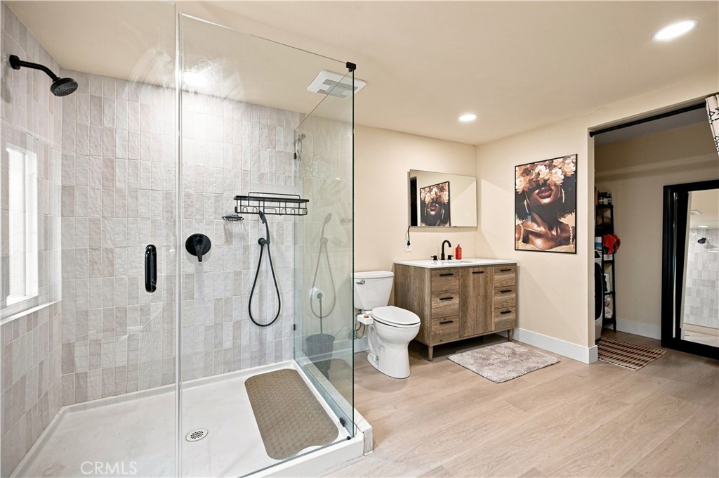 2245 Pine Avenue Property Photo 4