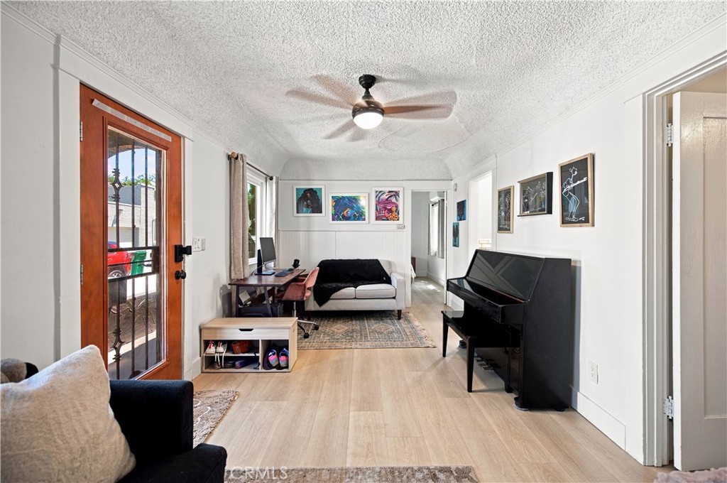 2245 Pine Avenue Property Photo 6