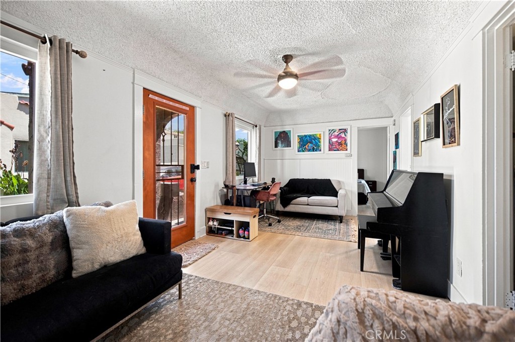 2245 Pine Avenue Property Photo 6