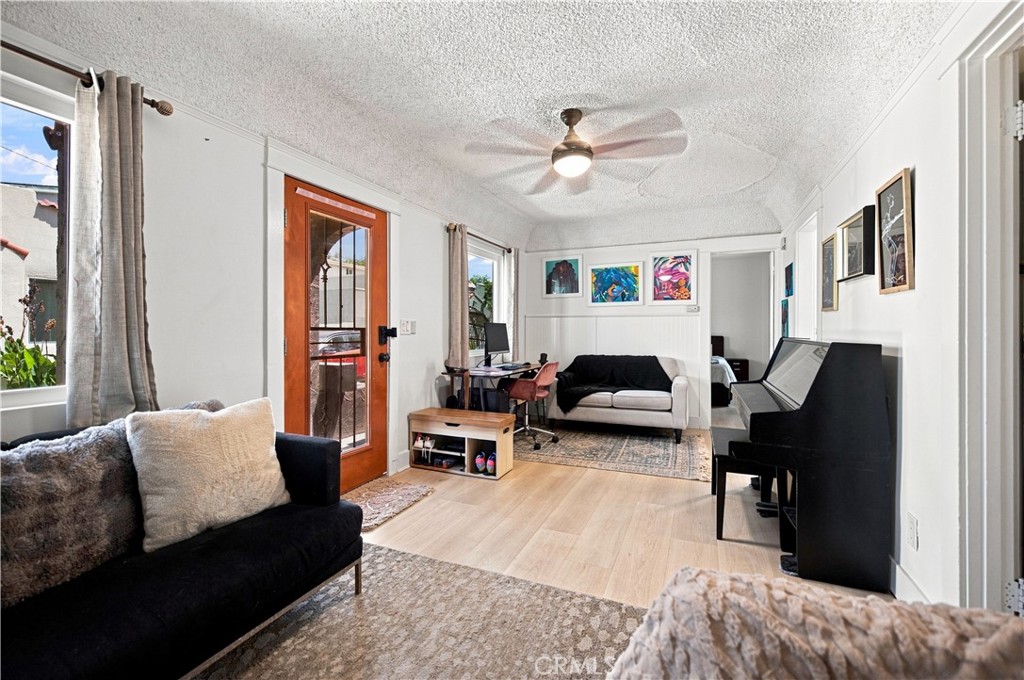 2245 Pine Avenue Property Photo 7