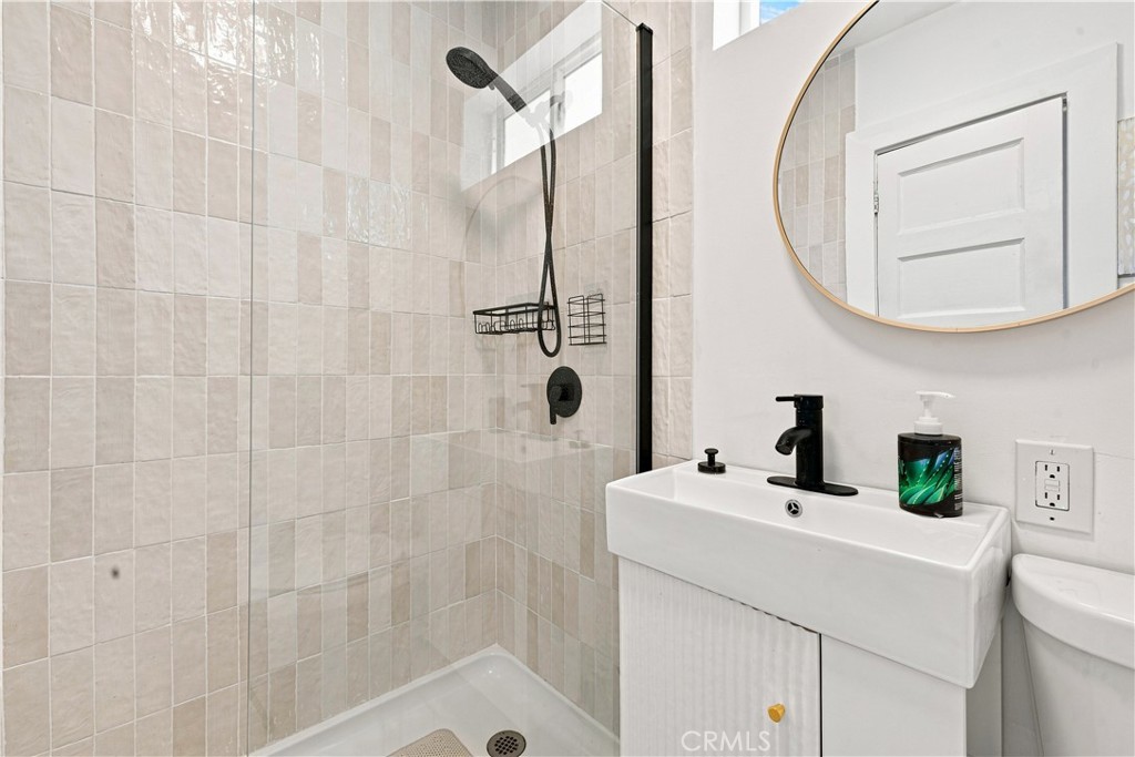 2245 Pine Avenue Property Photo 7