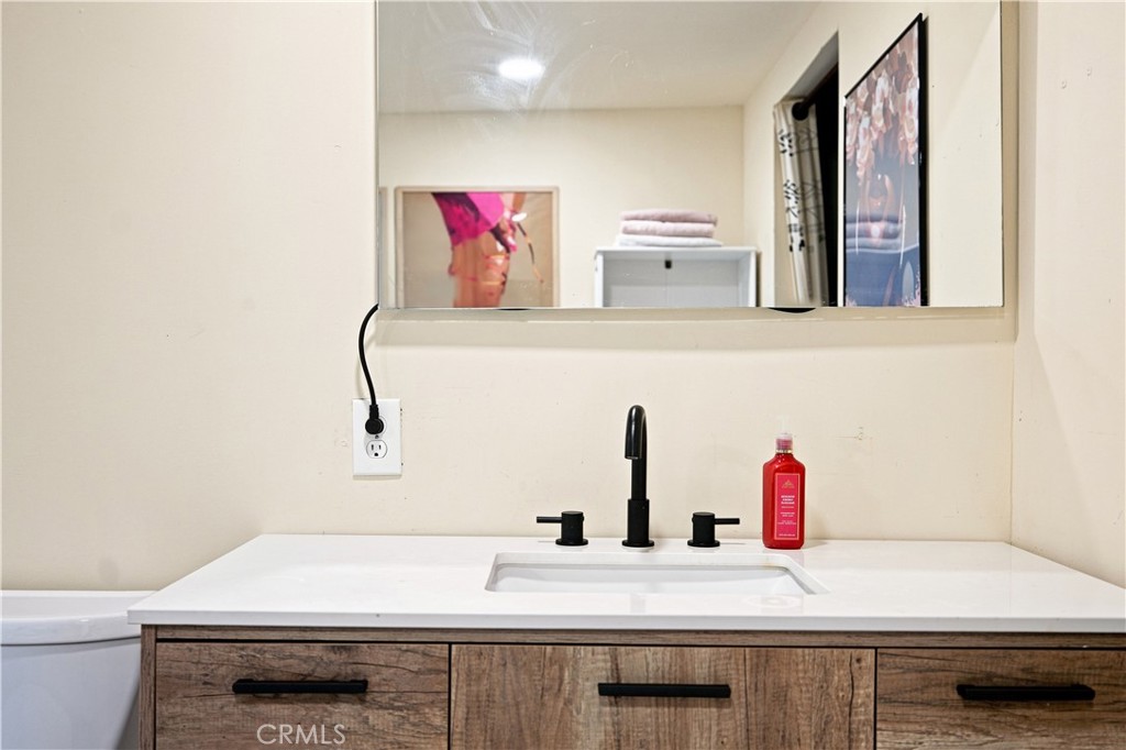 2245 Pine Avenue Property Photo 15