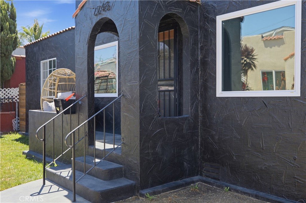 2245 Pine Avenue Property Photo 15
