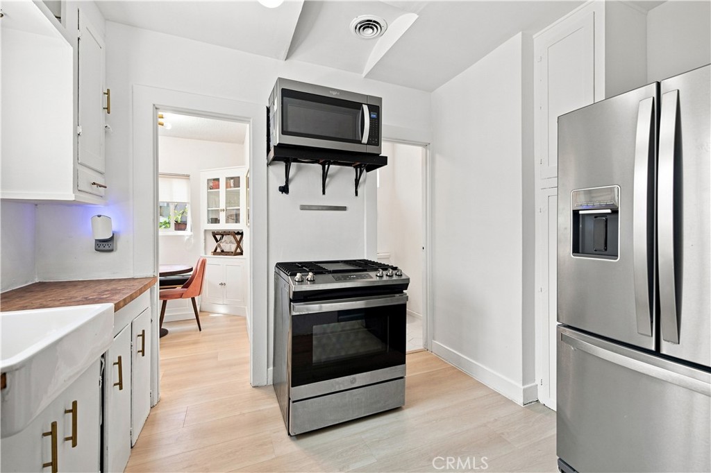 2245 Pine Avenue Property Photo 20
