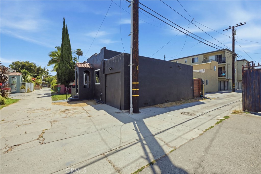 2245 Pine Avenue Property Photo 32