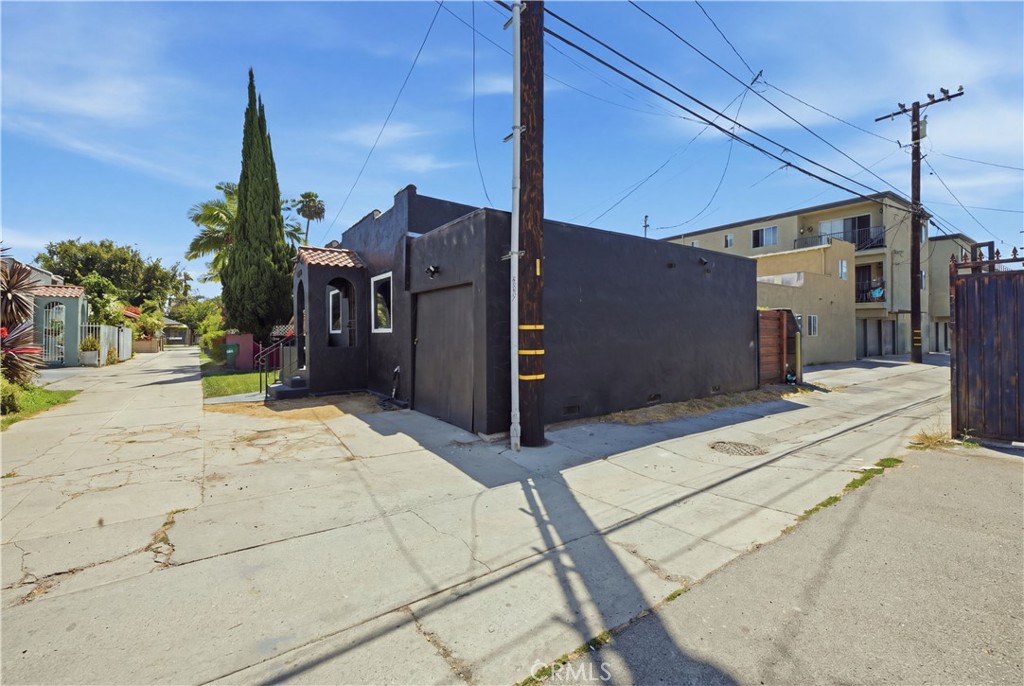 2245 Pine Avenue Property Photo 33