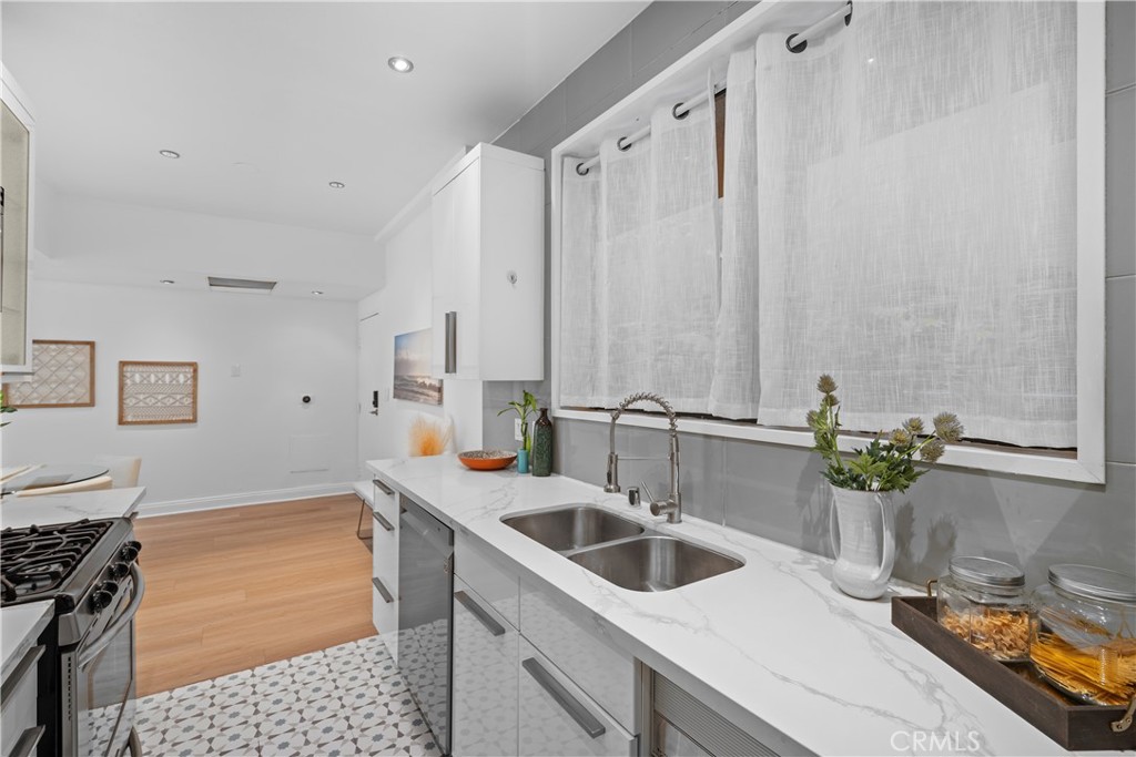 828 N Hudson 106 Property Photo 12