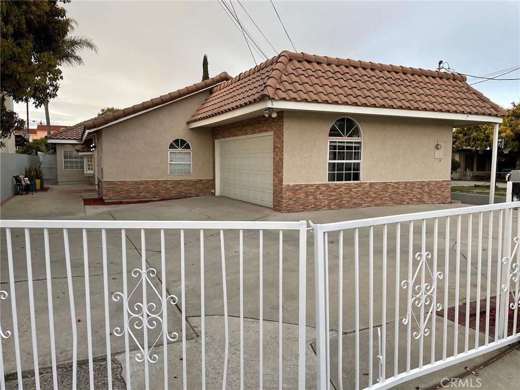 17912 Gridley Road Property Photo 3