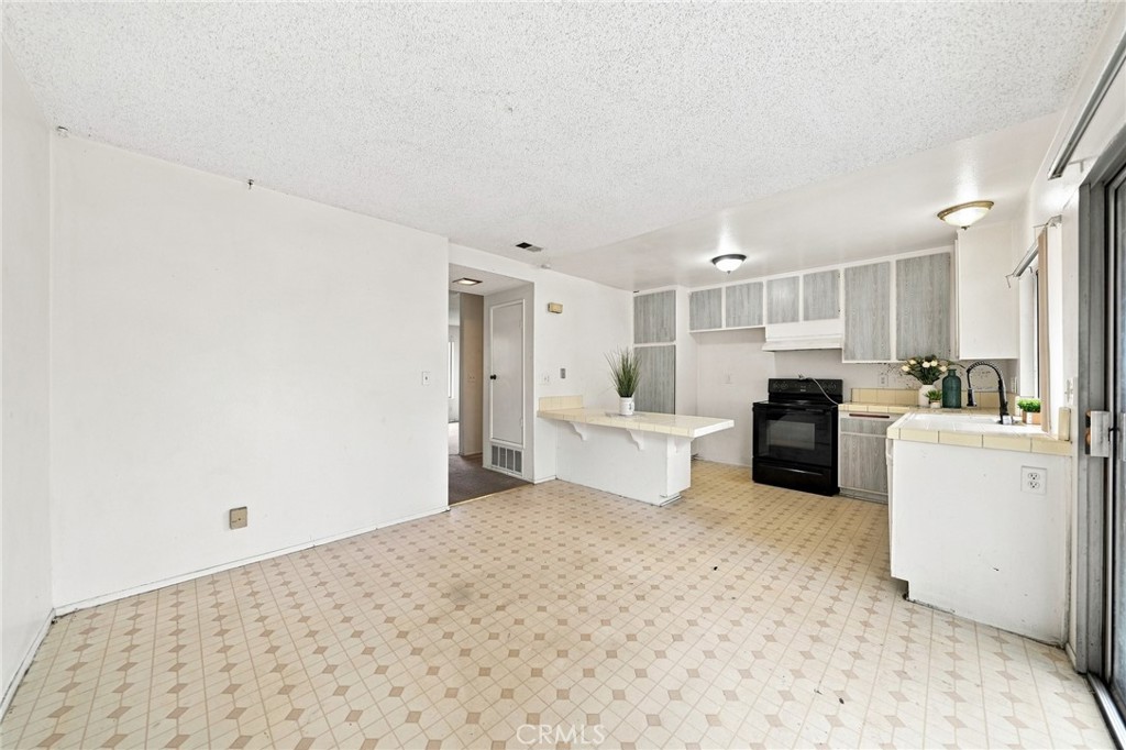 4978 Avila Way Property Photo 10