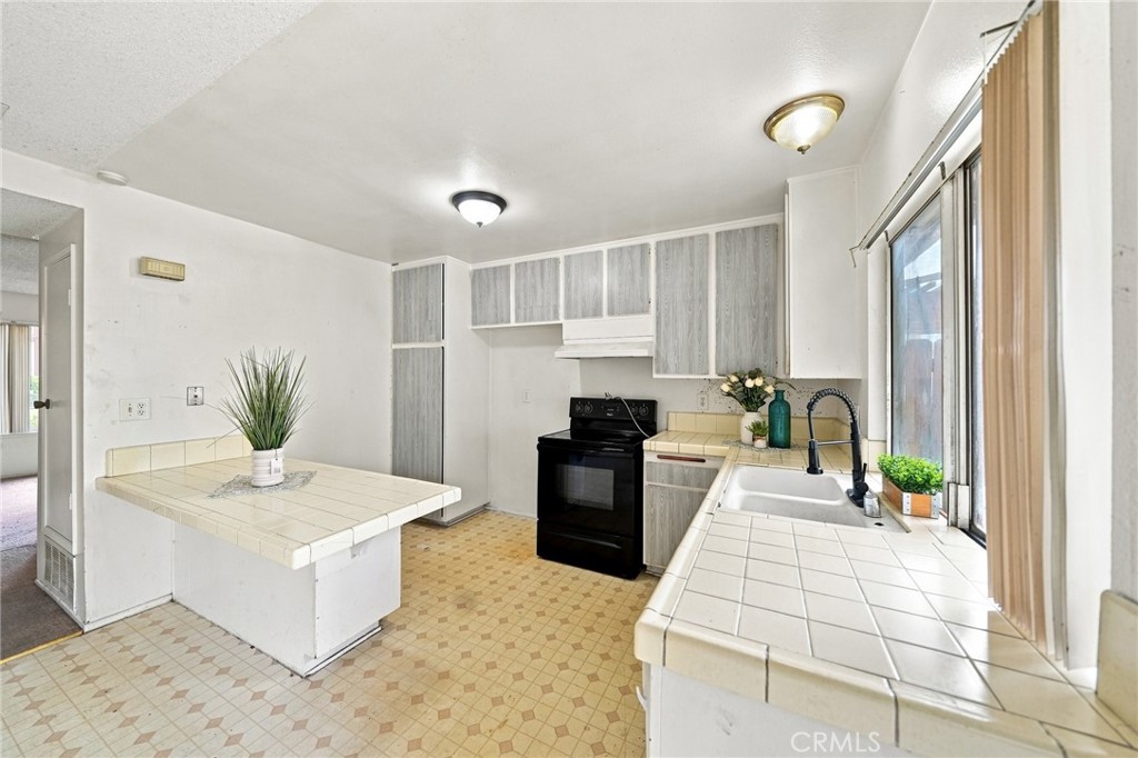 4978 Avila Way Property Photo 11