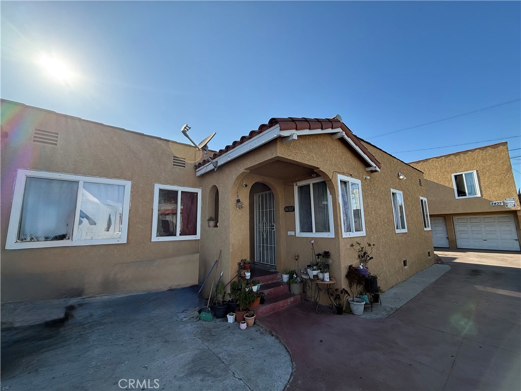 2433 Broadway Property Photo 3