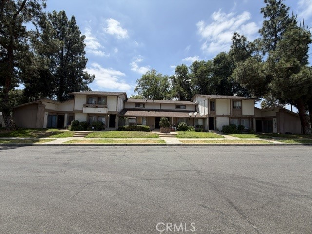 1525 N Holmes Property Photo 1