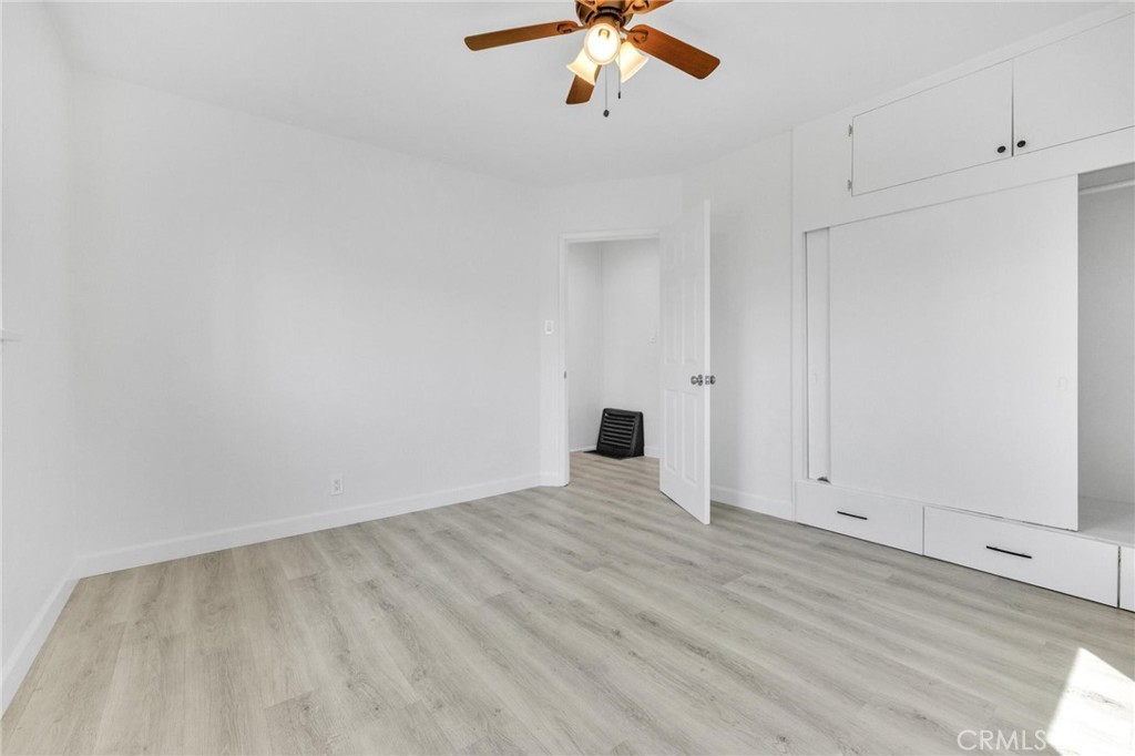 1136 E 71st Property Photo 30