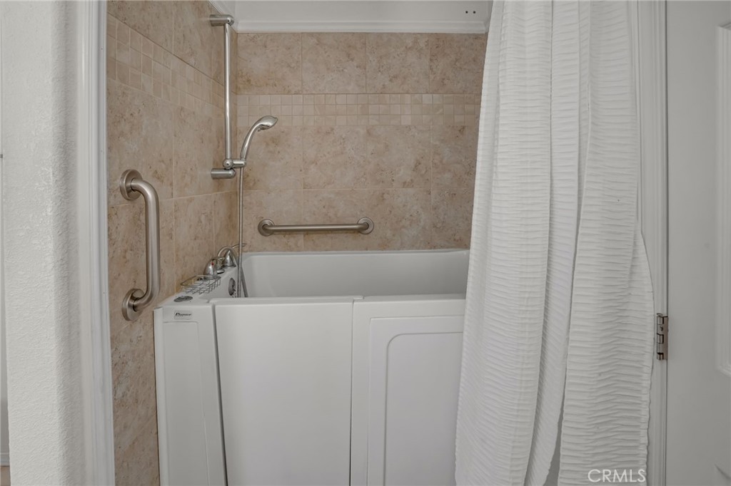 1001 W Lambert 219 Property Photo 32