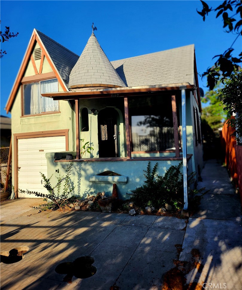 6812 S Van Ness Property Photo 1